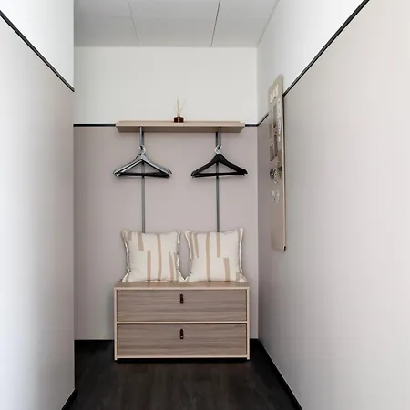 Bob W Osterbro Apartment *