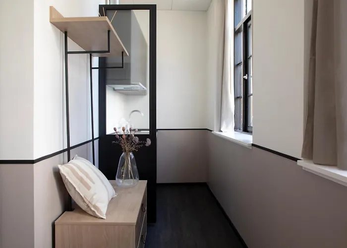 Bob W Osterbro Apartment *