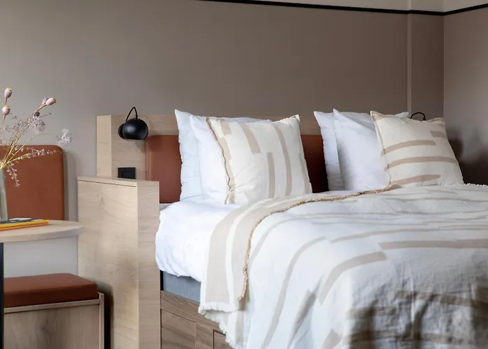 Bob W Osterbro * Copenhagen