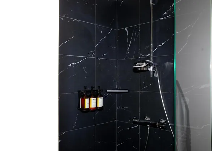 Bob W Osterbro Apartment *