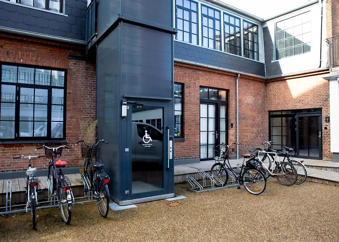 Bob W Osterbro * Copenhagen