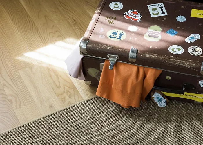 Bob W Osterbro Apartment *